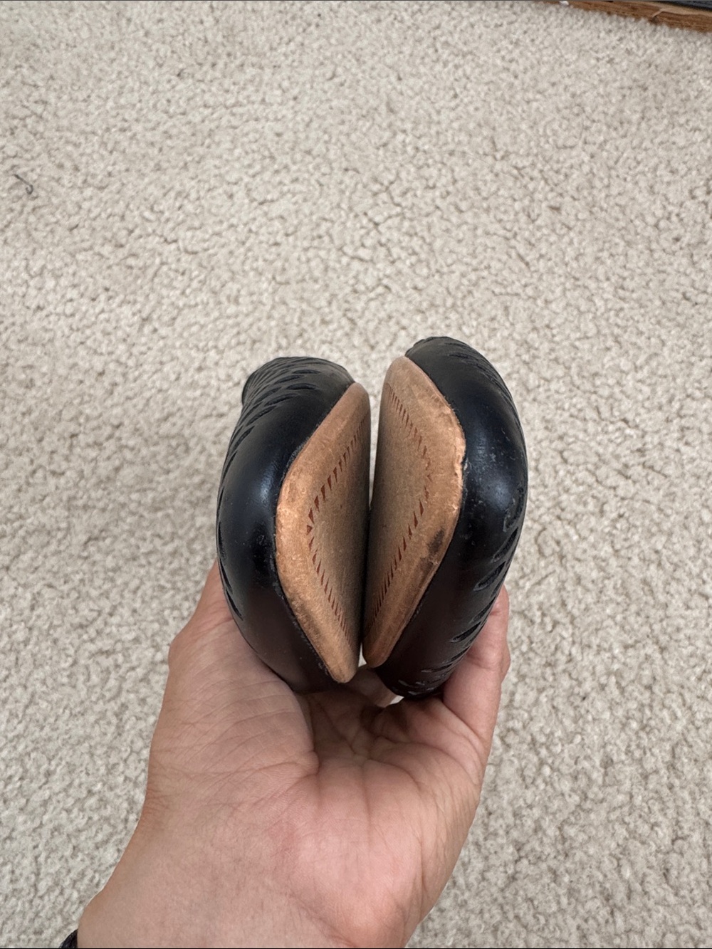 Dolce Vita Black Perforated Pointed-Toe Slip-On Loafers/Mules - 7.5 - Picture 4 of 7